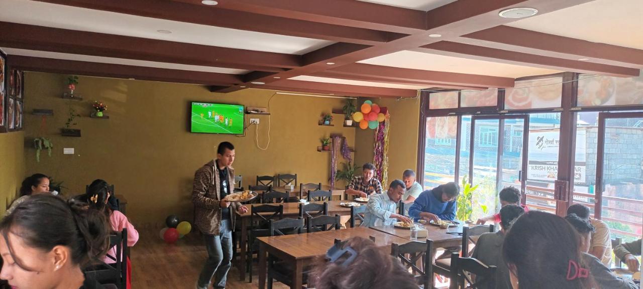 Hotel Dolly Pokhara Extérieur photo