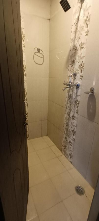 Hotel Dolly Pokhara Extérieur photo
