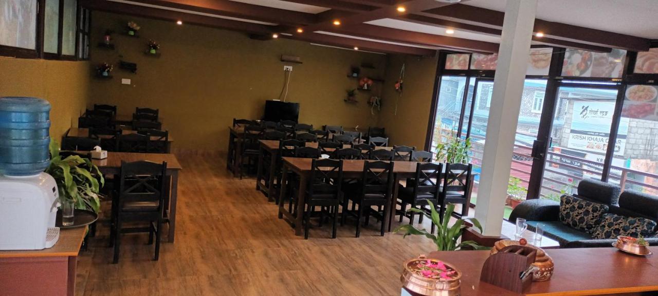 Hotel Dolly Pokhara Extérieur photo