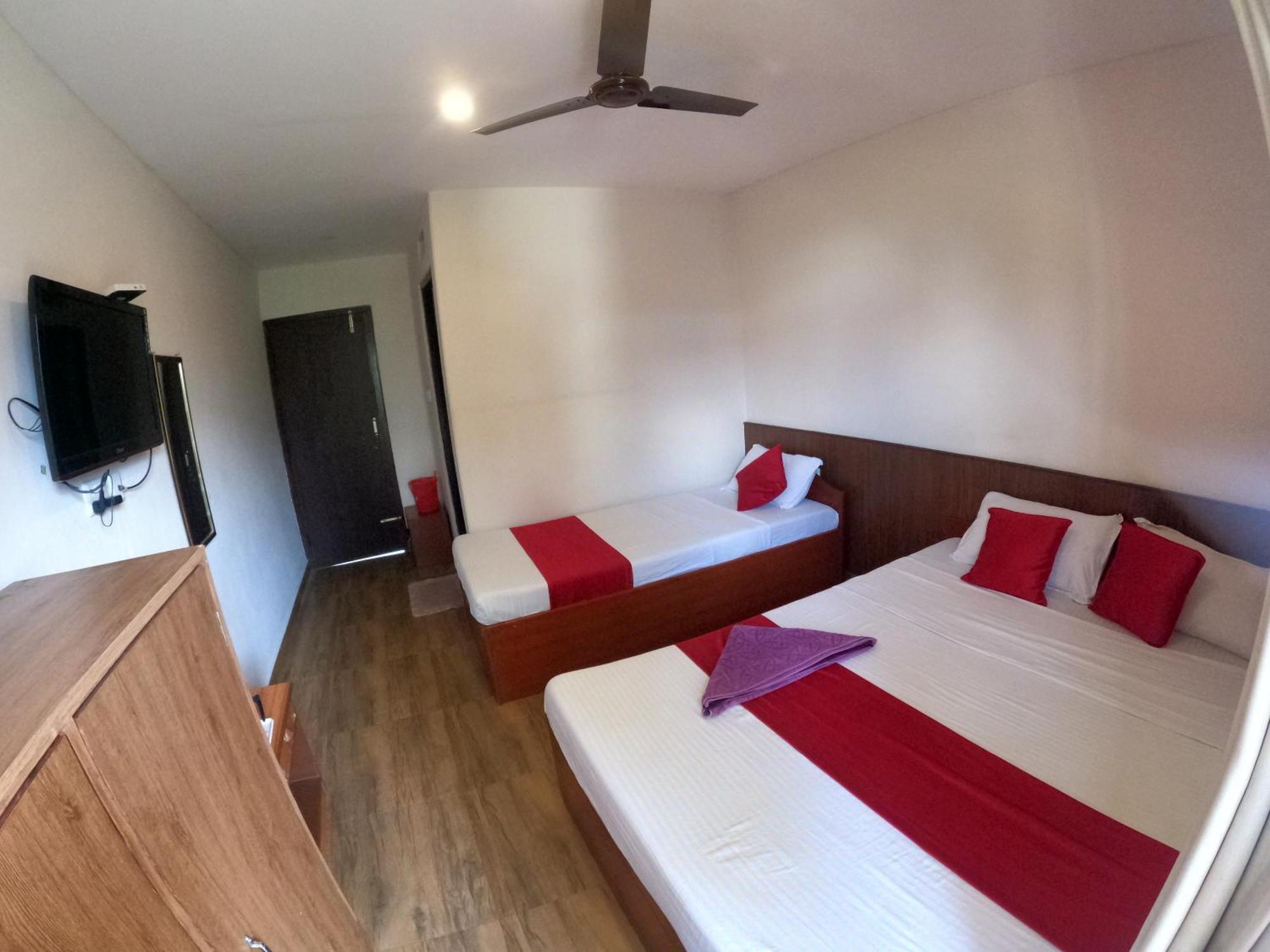 Hotel Dolly Pokhara Extérieur photo