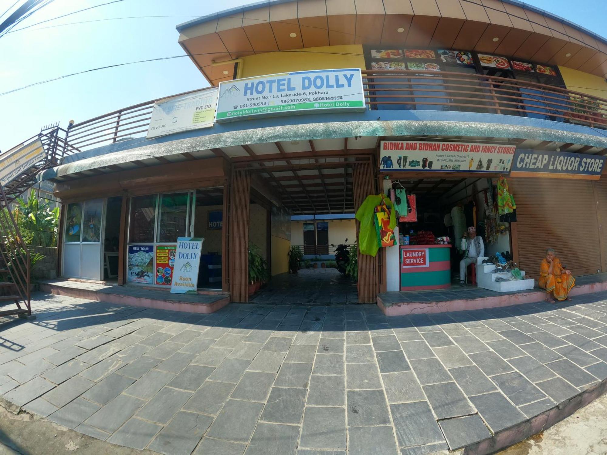 Hotel Dolly Pokhara Extérieur photo